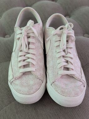 Women’s Nike Sneakers With Floral Design
